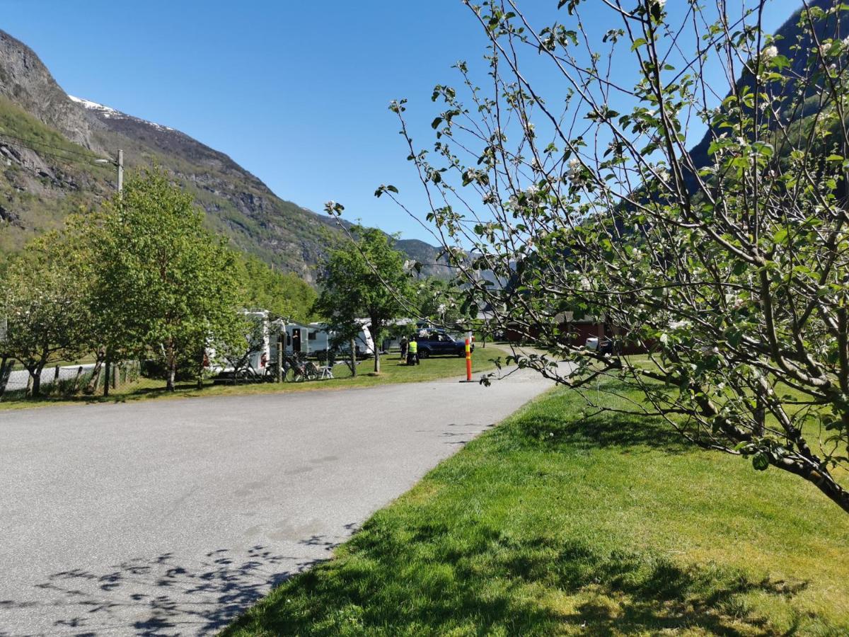 Hotel Lunde Camping Aurland Exterior foto